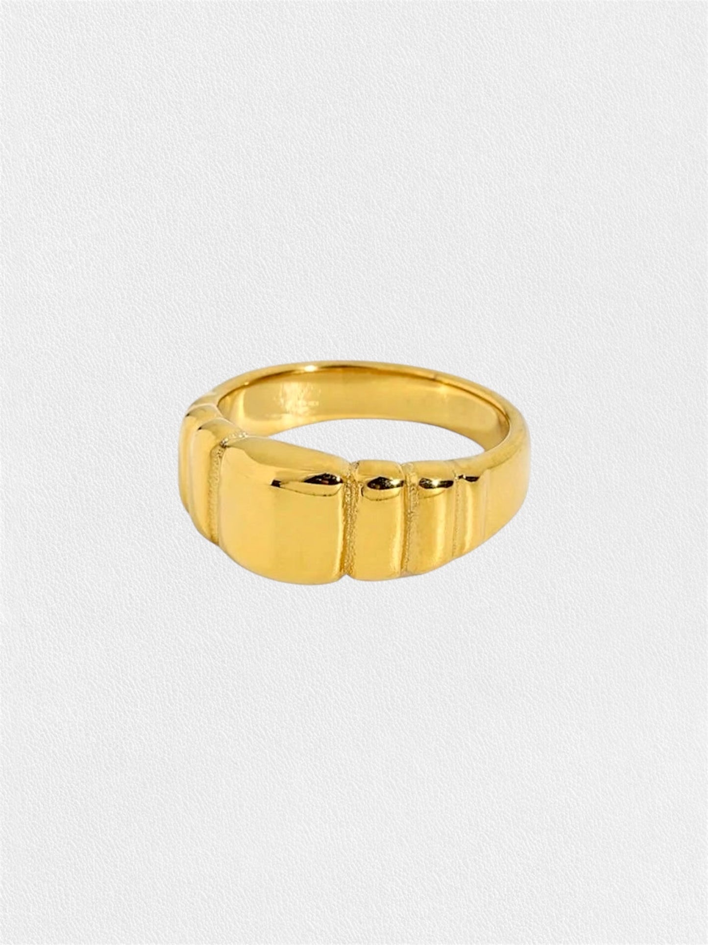 Gia Ribbed Ring