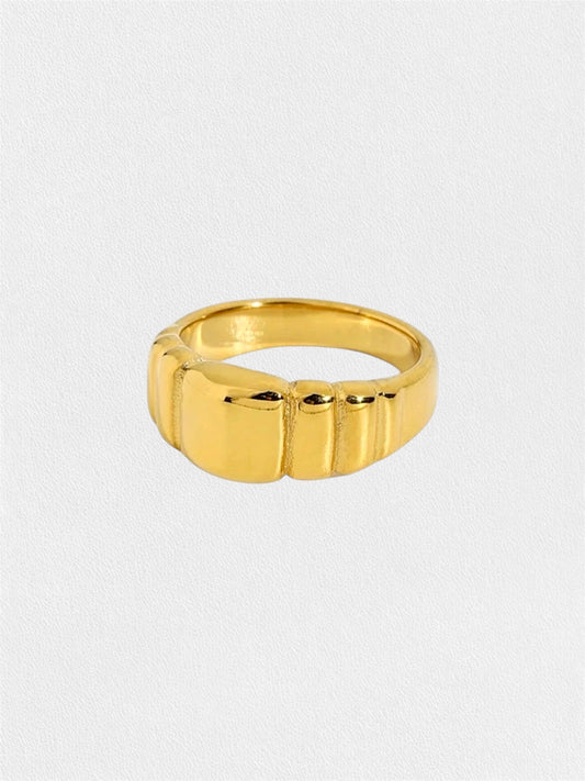 Gia Ribbed Ring